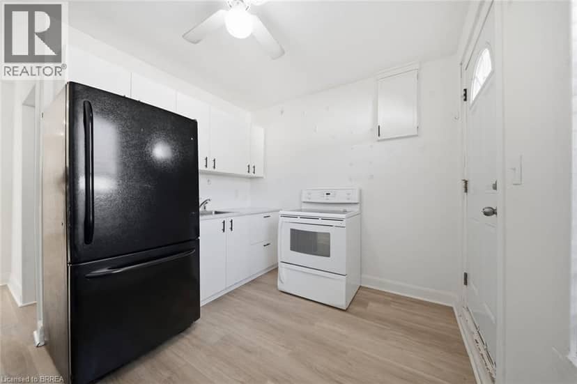 8 RUSSELL Street — photo 13 of 27