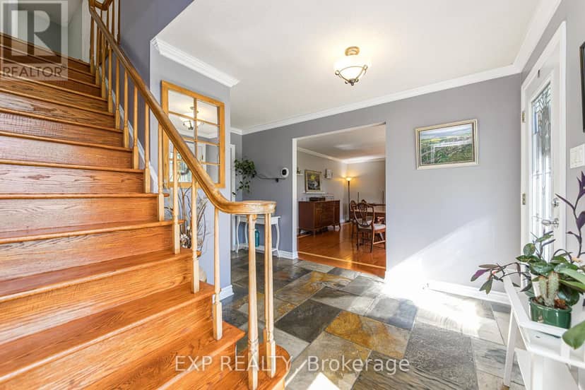 1221 Fairway Drive, Ottawa, photo 3