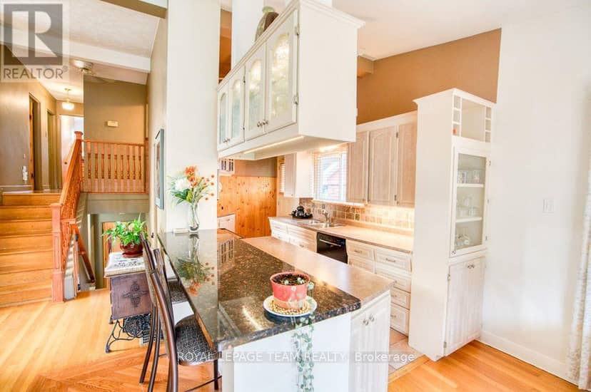 220 Ancaster Avenue — photo 16 of 40