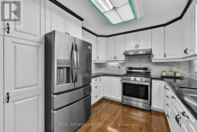 222 Park Avenue — photo 17 of 40
