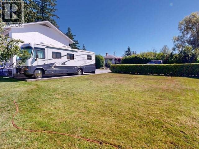 7251 HAZELTON STREET, Powell River, photo 2