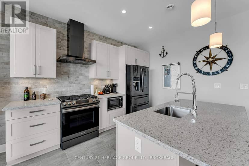 312 - 130 Water Street — photo 19 of 40