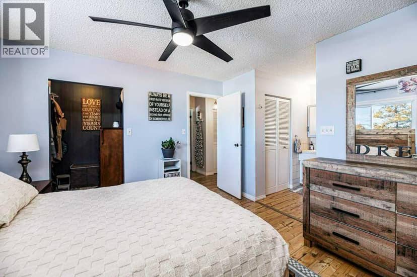 5020 61 Avenue Close — photo 21 of 40