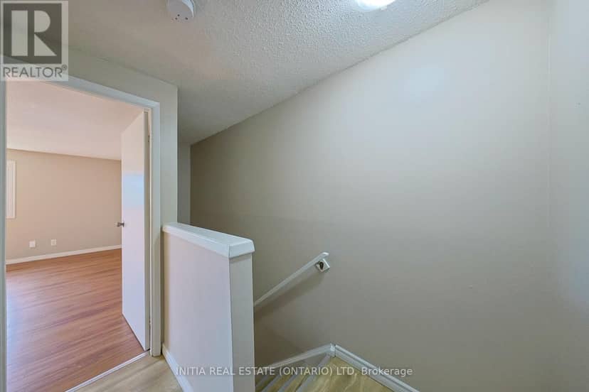 253 Hampton Avenue — photo 11 of 27