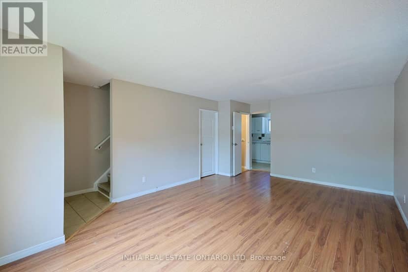 253 Hampton Avenue — photo 5 of 27