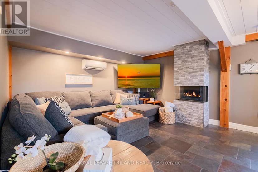 42 Lakeside Circle, Lambton Shores, photo 3