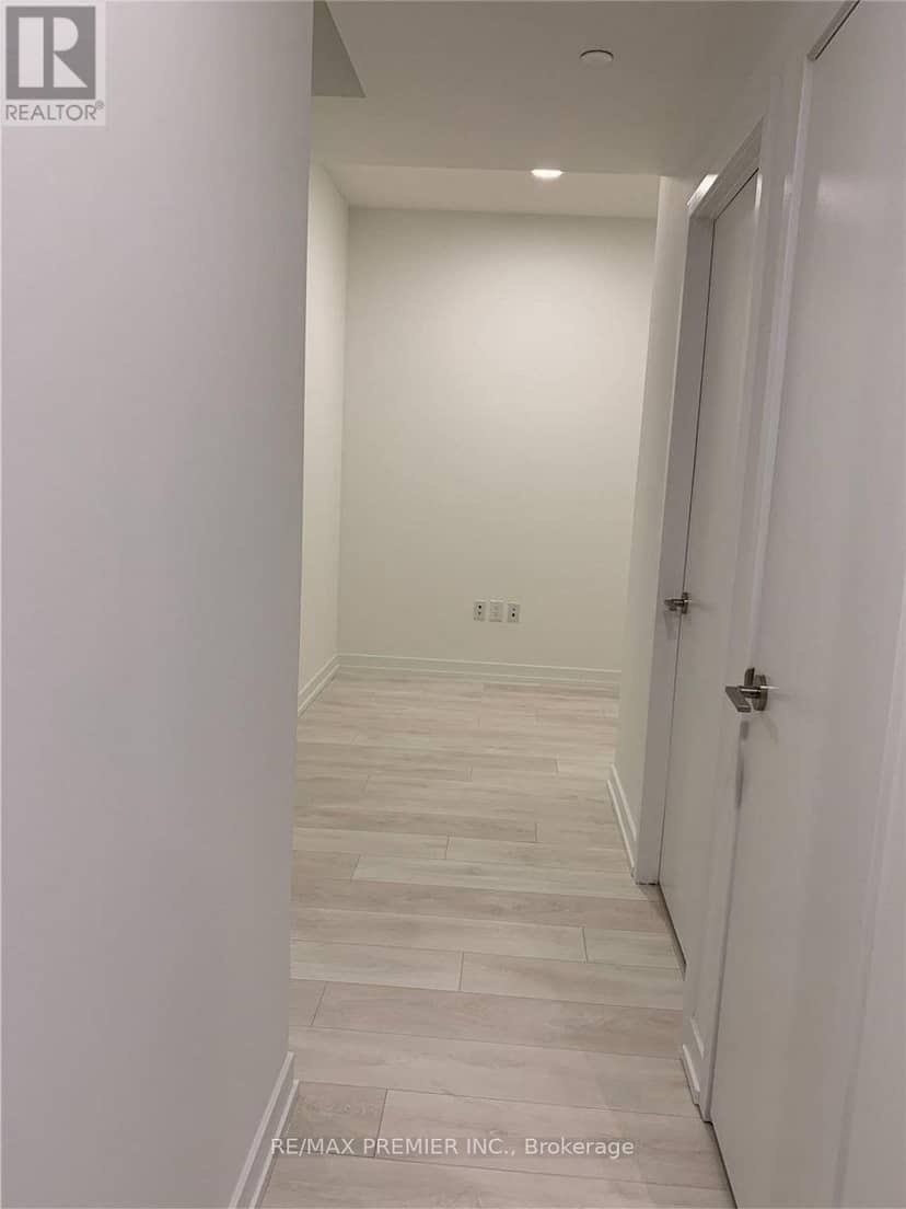 912 - 225 Sumach Street — photo 5 of 31