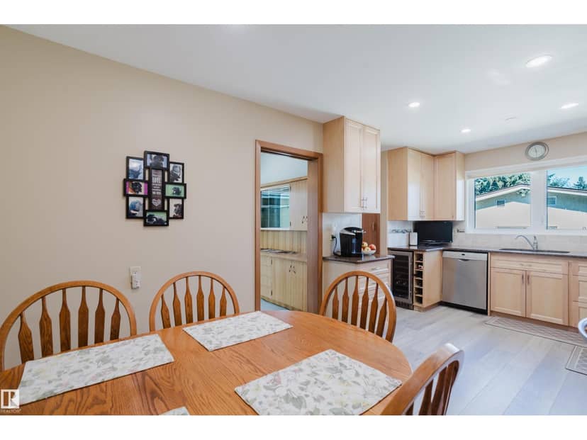 10924 35A AV NW — photo 11 of 40