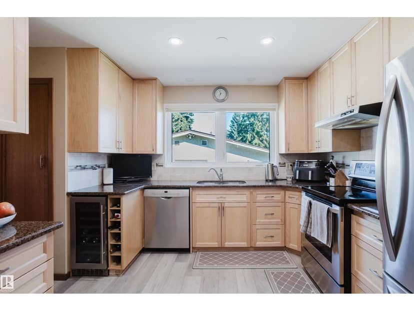 10924 35A AV NW — photo 13 of 40