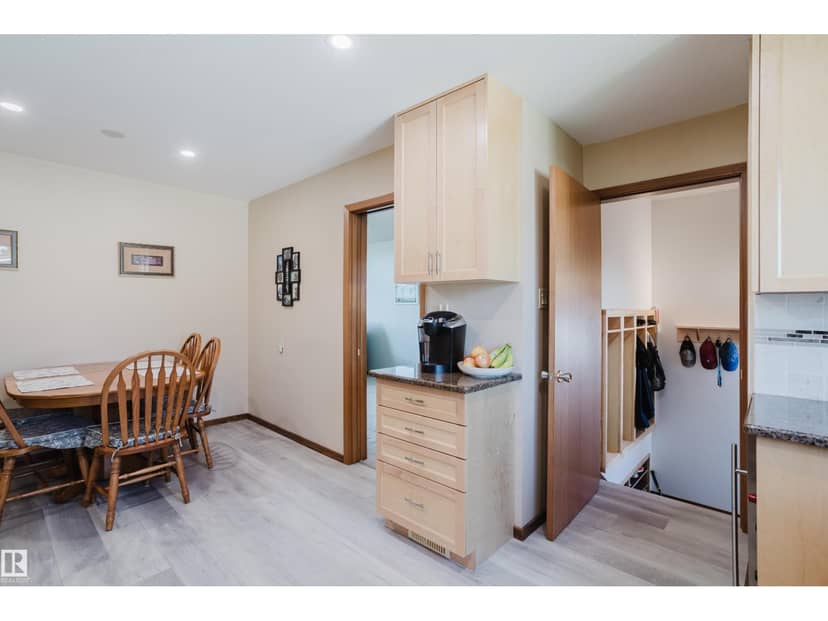 10924 35A AV NW — photo 15 of 40