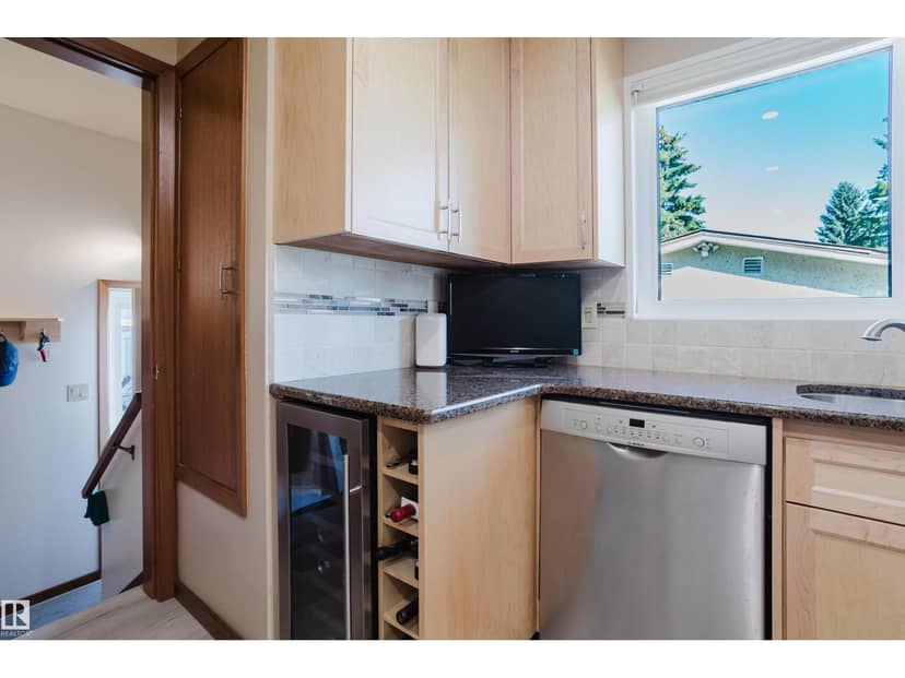 10924 35A AV NW — photo 16 of 40