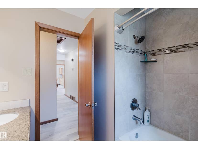 10924 35A AV NW — photo 23 of 40