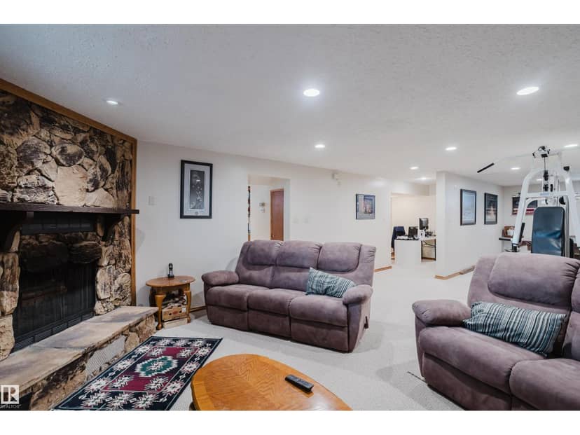 10924 35A AV NW — photo 36 of 40