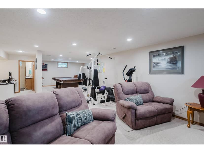 10924 35A AV NW — photo 37 of 40