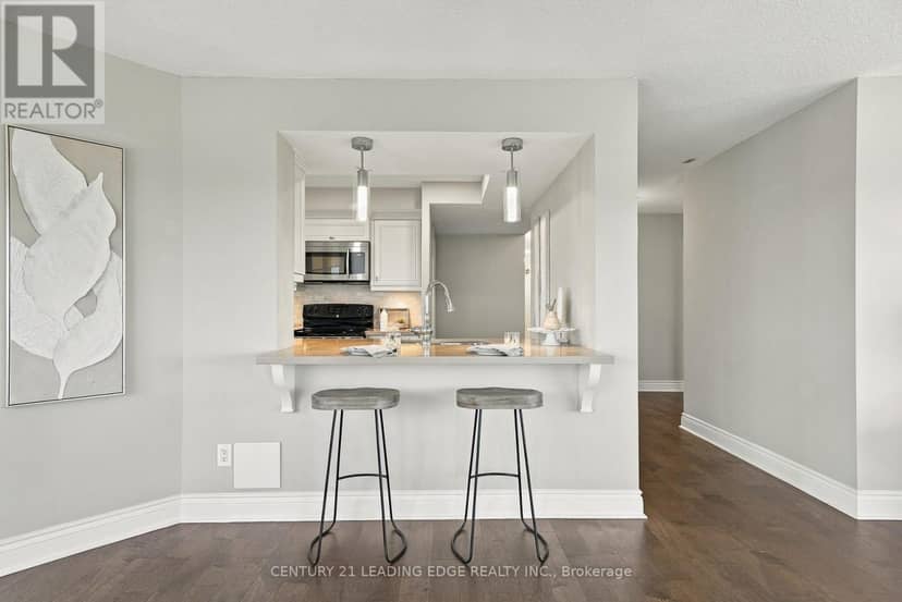 807 - 360 Watson Street W — photo 20 of 40