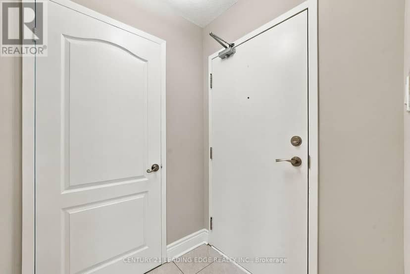807 - 360 Watson Street W — photo 6 of 40