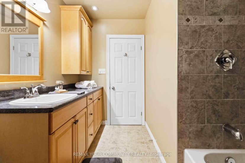 5 Medina Square — photo 32 of 40