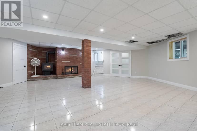 8 Joliet Crescent — photo 19 of 33