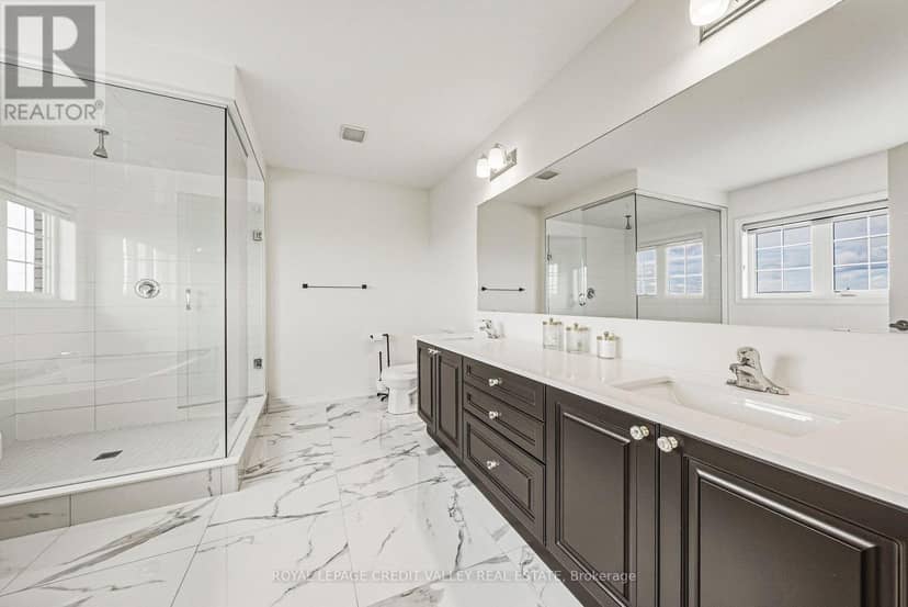 733 Gilmour Crescent W — photo 28 of 40