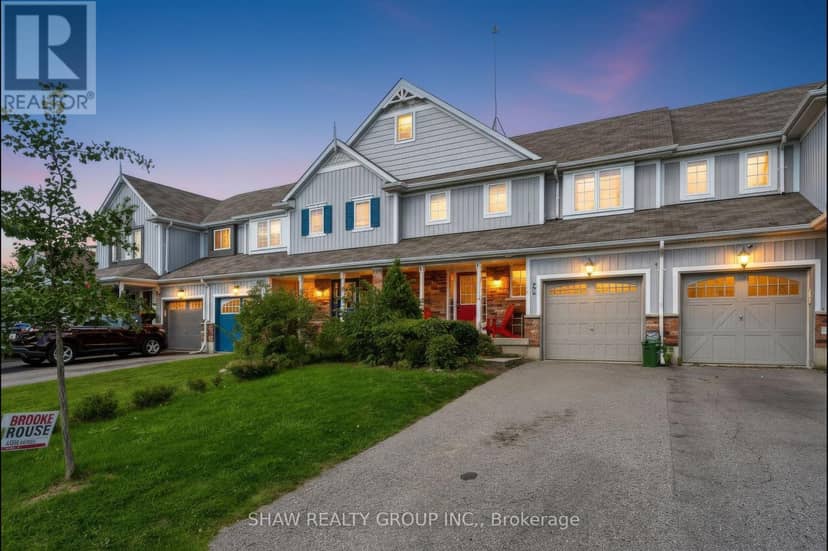 24 Fallingbrook Crescent — photo 2 of 40