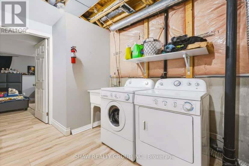24 Fallingbrook Crescent — photo 28 of 40
