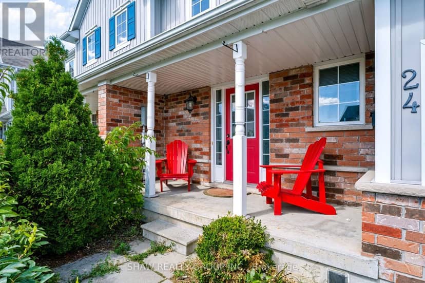 24 Fallingbrook Crescent — photo 3 of 40