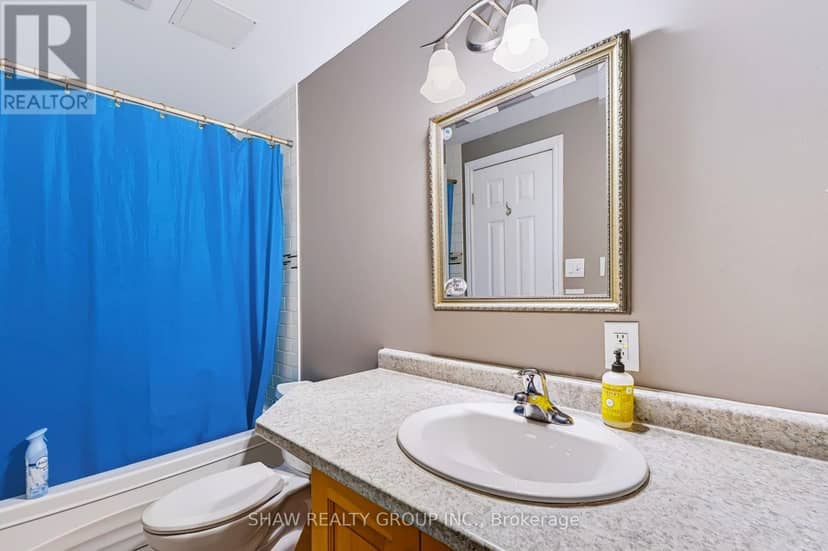 24 Fallingbrook Crescent — photo 32 of 40
