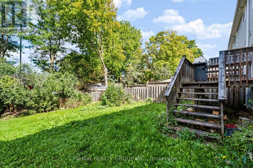 24 Fallingbrook Crescent — photo 36 of 40