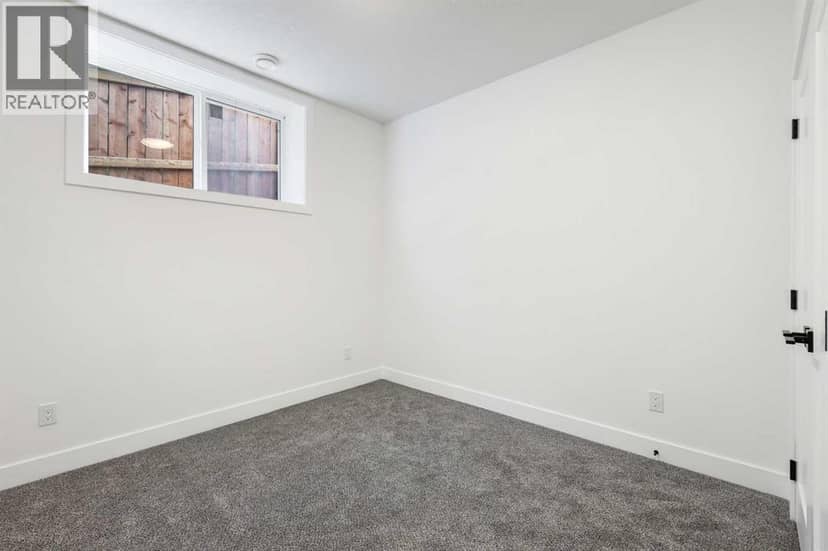 1516 22 Avenue SW — photo 32 of 38