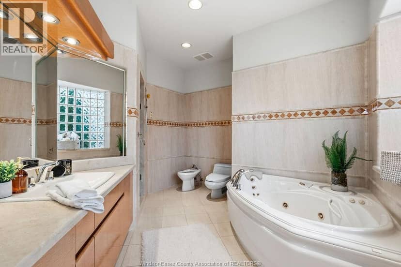 4572 Lake Grande Court — photo 22 of 40