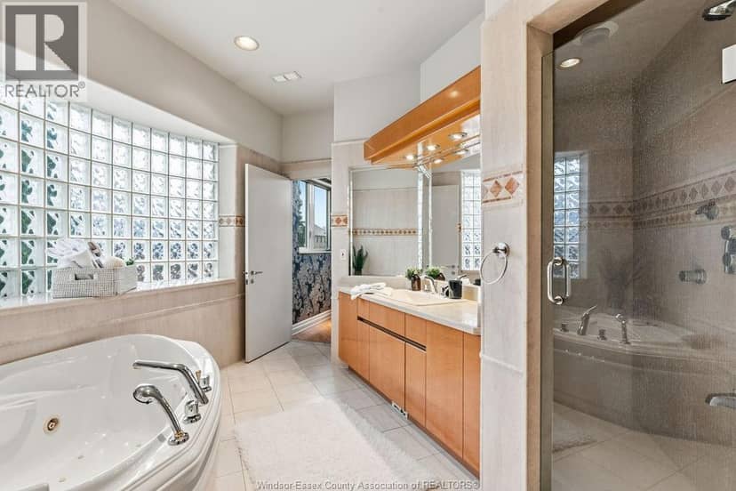 4572 Lake Grande Court — photo 23 of 40