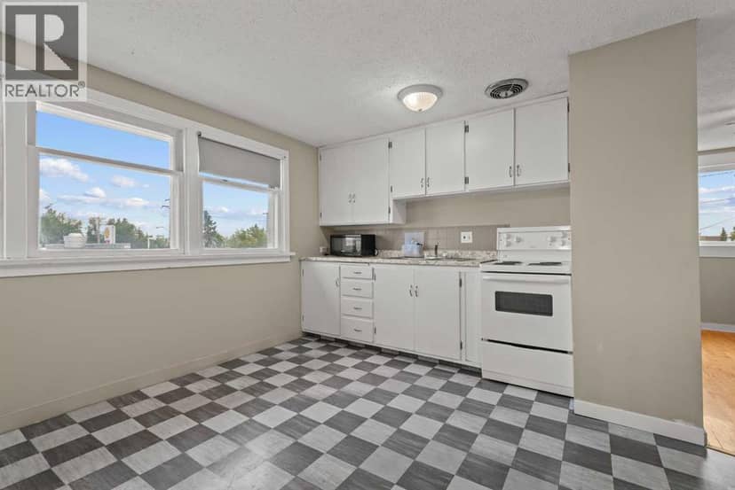 302 6 Avenue NE — photo 21 of 40