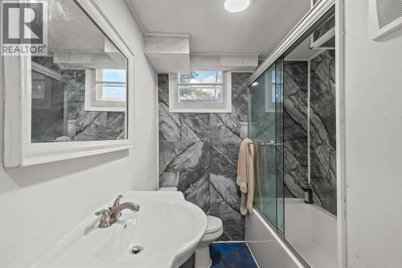 302 6 Avenue NE — photo 33 of 40