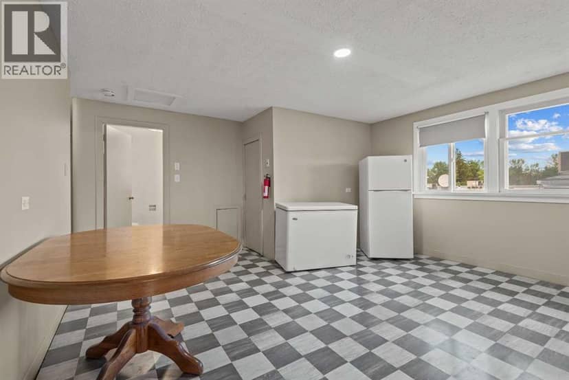 302 6 Avenue NE — photo 22 of 40