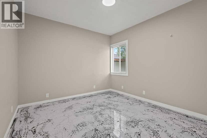 302 6 Avenue NE — photo 12 of 40