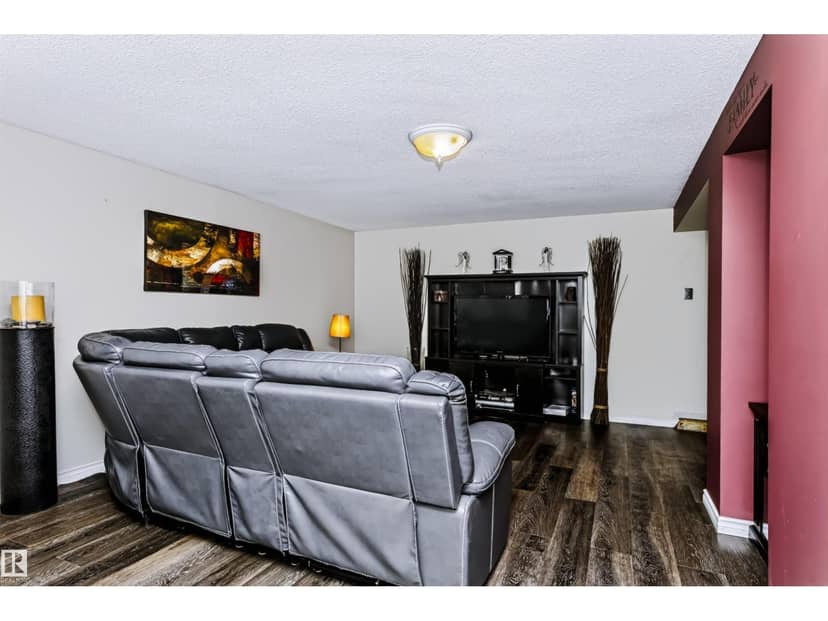 13503 135 AV NW — photo 33 of 40