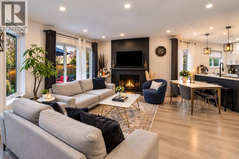 7 848 W 16TH STREET, North Vancouver