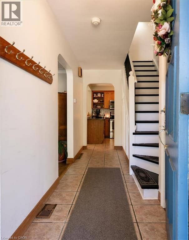 7 MARTIN Avenue — photo 15 of 40
