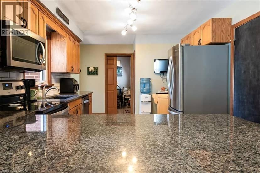 7 MARTIN Avenue — photo 20 of 40