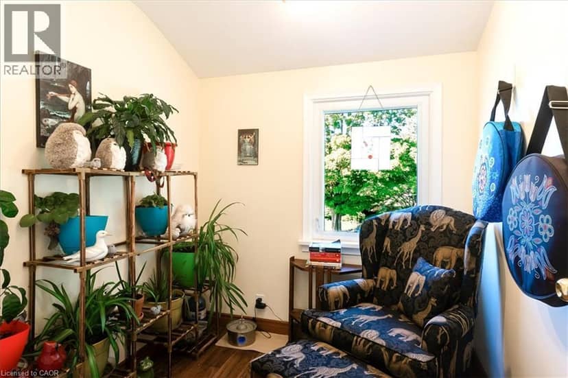 7 MARTIN Avenue — photo 36 of 40