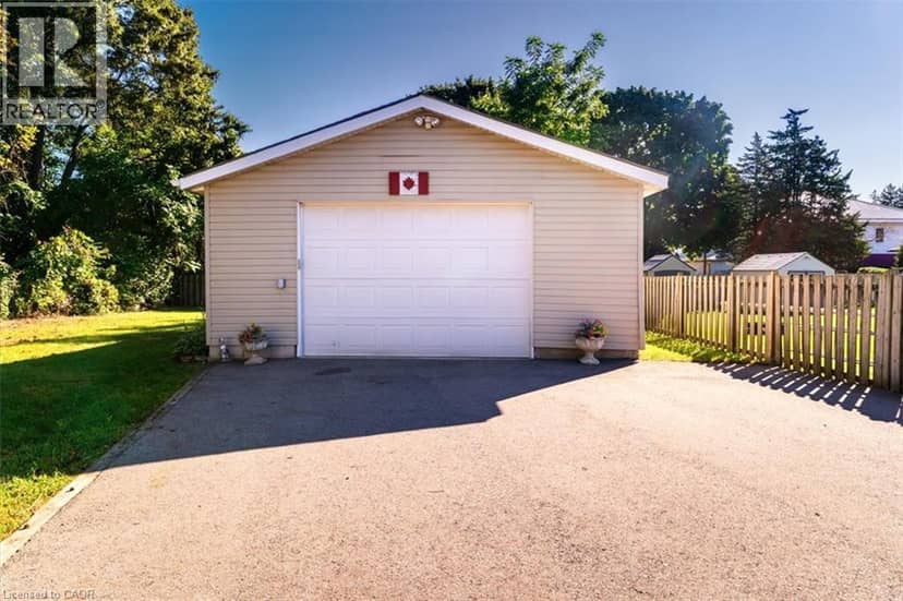7 MARTIN Avenue — photo 4 of 40