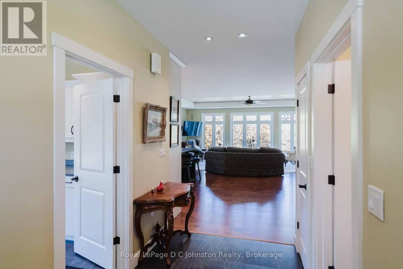 290 Saugeen Street — photo 15 of 40