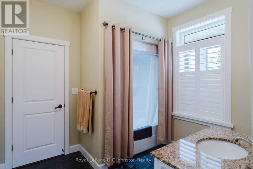 290 Saugeen Street — photo 17 of 40