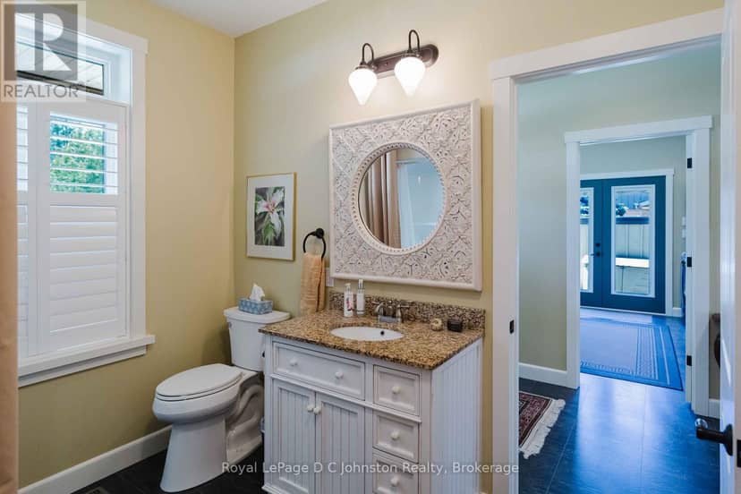 290 Saugeen Street — photo 18 of 40