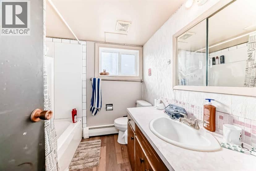 4939 45 Street — photo 17 of 18