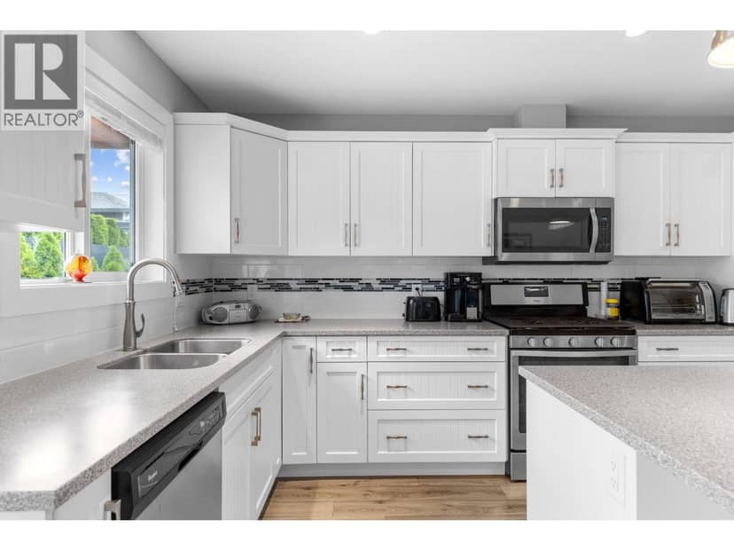 2067 Mallard Drive, Westbank, photo 8