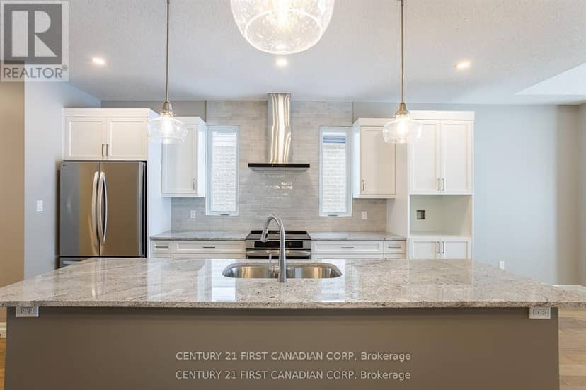 2215 Darwin Crescent — photo 11 of 30
