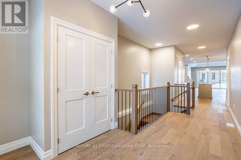 2215 Darwin Crescent — photo 18 of 30