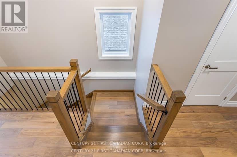 2215 Darwin Crescent — photo 19 of 30