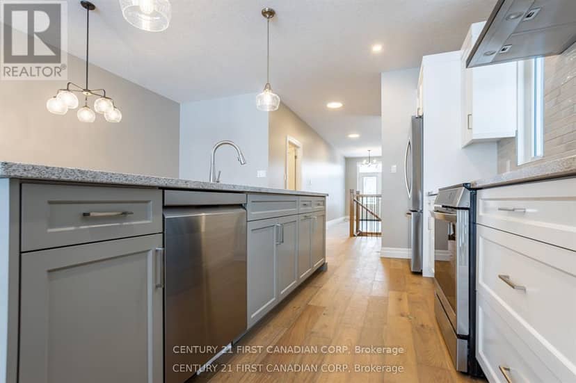 2215 Darwin Crescent — photo 7 of 30